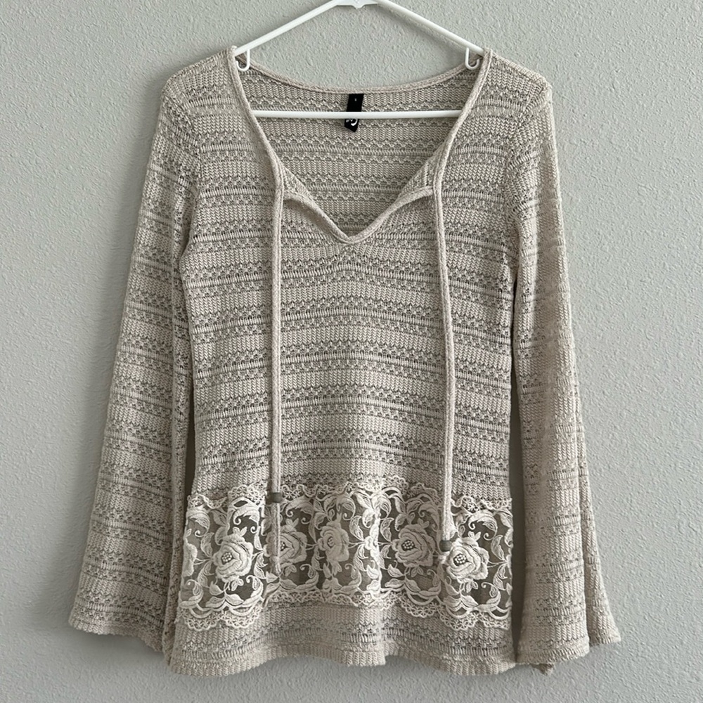 Ing bell sleeves pattern blouse small